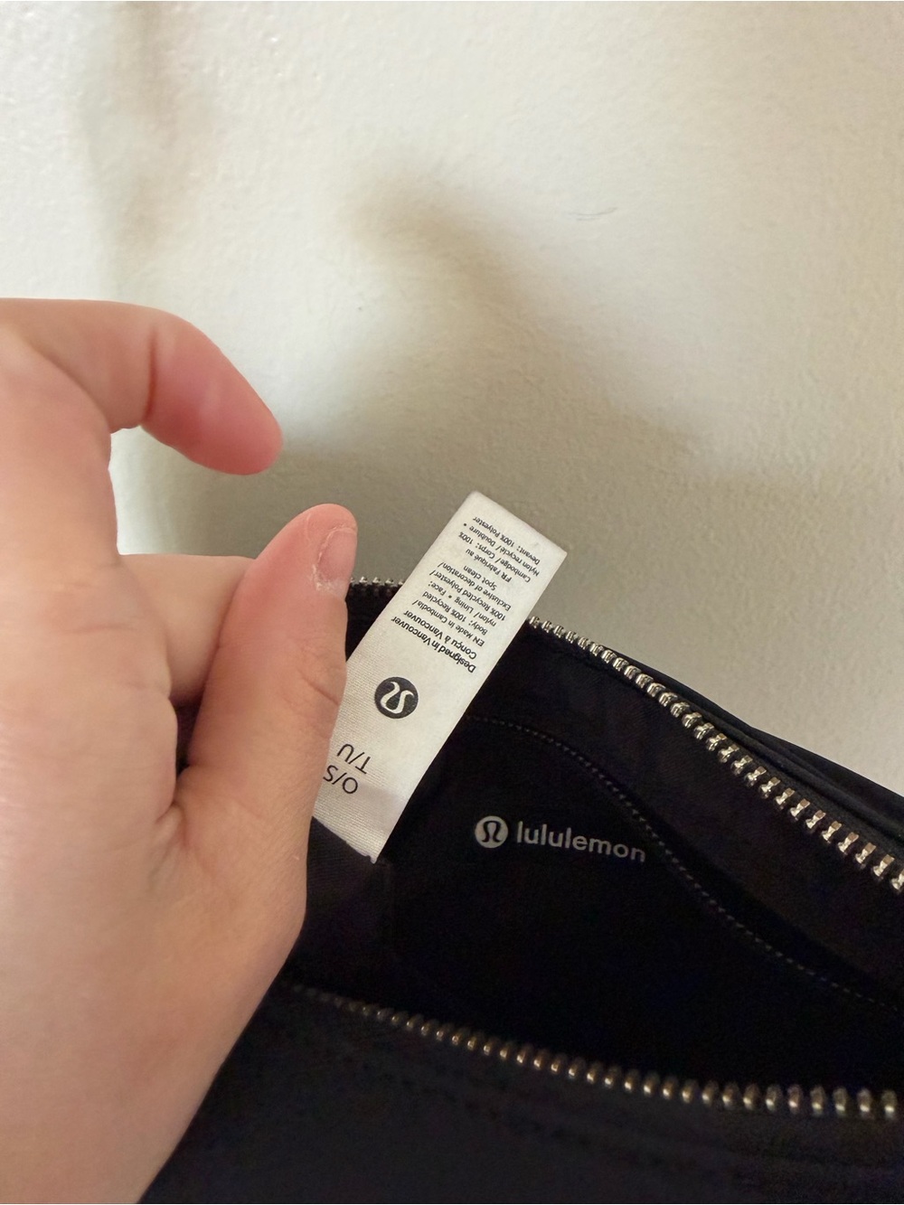 LULULEMON City Essentials Small Shoulder Bag 3L in Black - Picture 11 of 12